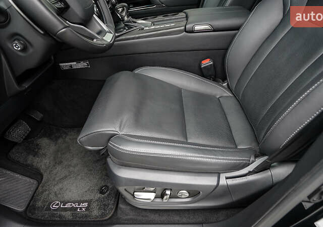 Черный Лексус ЛХ, объемом двигателя 3.45 л и пробегом 20 тыс. км за 130497 $, фото 27 на Automoto.ua