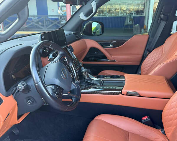 Черный Лексус ЛХ, объемом двигателя 3.45 л и пробегом 96 тыс. км за 111000 $, фото 5 на Automoto.ua