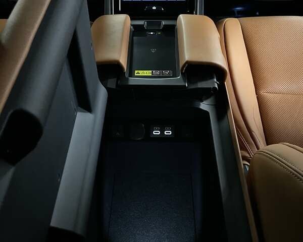 Черный Лексус ЛХ, объемом двигателя 3.45 л и пробегом 39 тыс. км за 133700 $, фото 57 на Automoto.ua