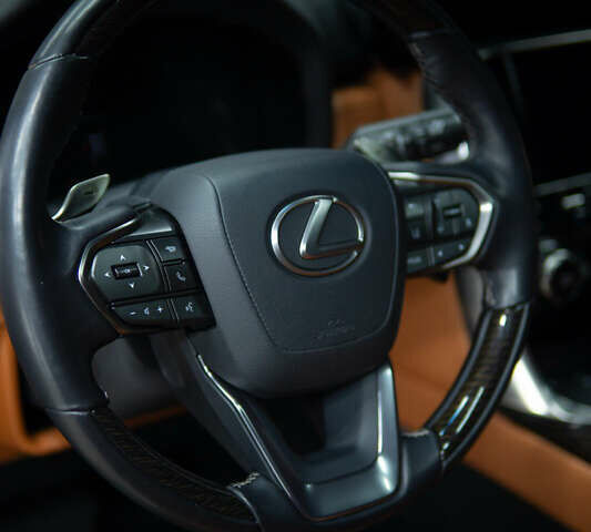 Черный Лексус ЛХ, объемом двигателя 3.45 л и пробегом 96 тыс. км за 111000 $, фото 3 на Automoto.ua