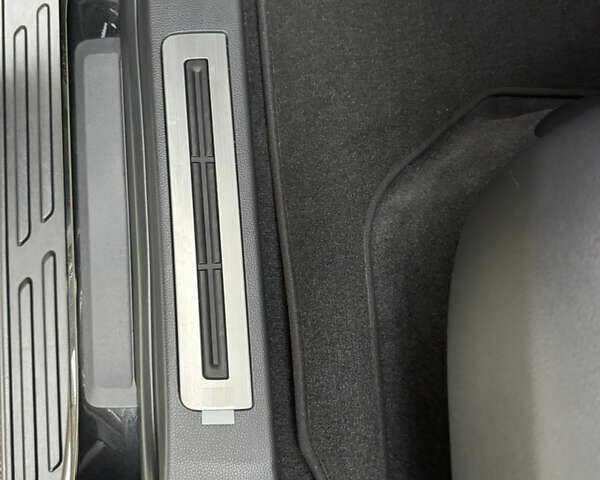 Черный Лексус ЛХ, объемом двигателя 3.45 л и пробегом 2 тыс. км за 139000 $, фото 52 на Automoto.ua