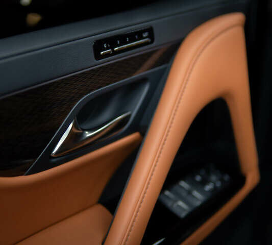 Черный Лексус ЛХ, объемом двигателя 3.45 л и пробегом 96 тыс. км за 111000 $, фото 1 на Automoto.ua