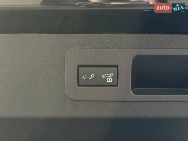 Черный Лексус ЛХ, объемом двигателя 3.45 л и пробегом 10 тыс. км за 146000 $, фото 50 на Automoto.ua