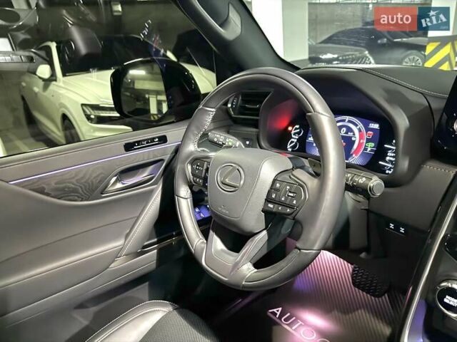 Черный Лексус ЛХ, объемом двигателя 3.35 л и пробегом 35 тыс. км за 125000 $, фото 40 на Automoto.ua