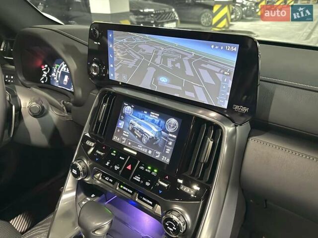 Черный Лексус ЛХ, объемом двигателя 3.35 л и пробегом 35 тыс. км за 125000 $, фото 37 на Automoto.ua