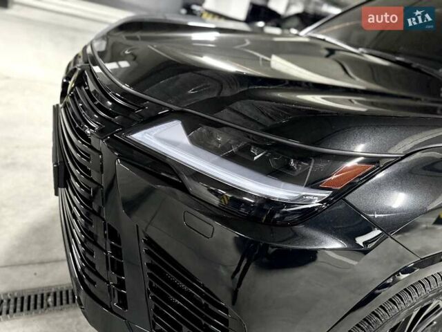 Черный Лексус ЛХ, объемом двигателя 3.35 л и пробегом 35 тыс. км за 125000 $, фото 3 на Automoto.ua