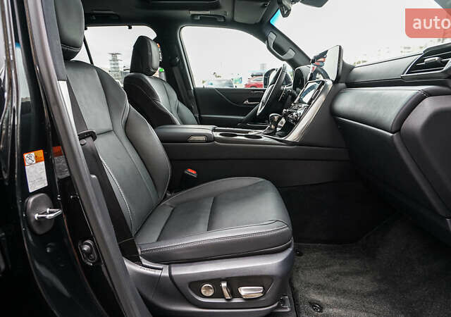 Черный Лексус ЛХ, объемом двигателя 3.45 л и пробегом 20 тыс. км за 130497 $, фото 5 на Automoto.ua