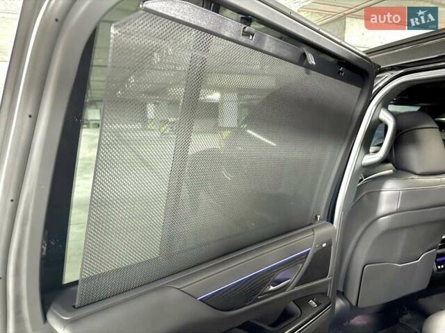 Черный Лексус ЛХ, объемом двигателя 3.35 л и пробегом 35 тыс. км за 125000 $, фото 26 на Automoto.ua