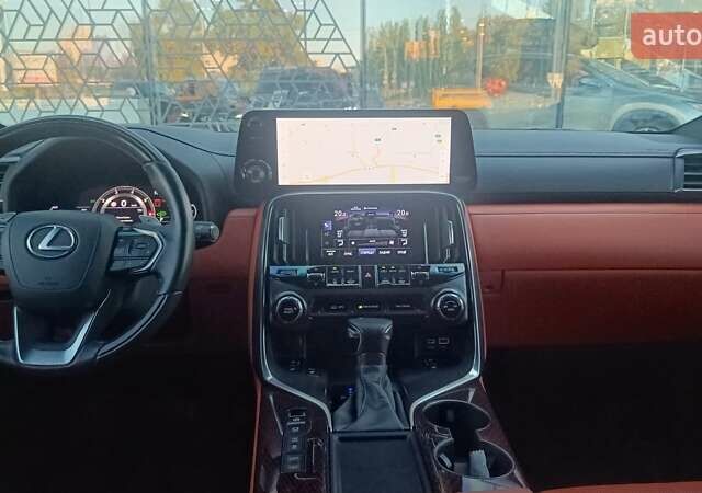 Чорний Лексус ЛХ, об'ємом двигуна 3.45 л та пробігом 132 тис. км за 120261 $, фото 7 на Automoto.ua