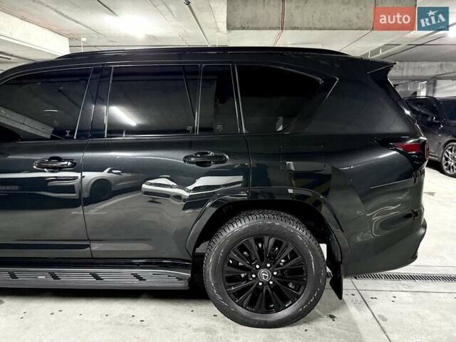 Черный Лексус ЛХ, объемом двигателя 3.35 л и пробегом 35 тыс. км за 125000 $, фото 5 на Automoto.ua