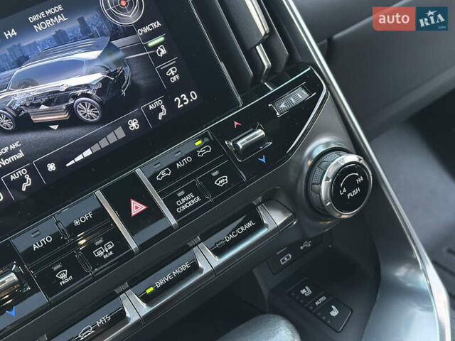 Чорний Лексус ЛХ, об'ємом двигуна 3.35 л та пробігом 120 тис. км за 99000 $, фото 62 на Automoto.ua