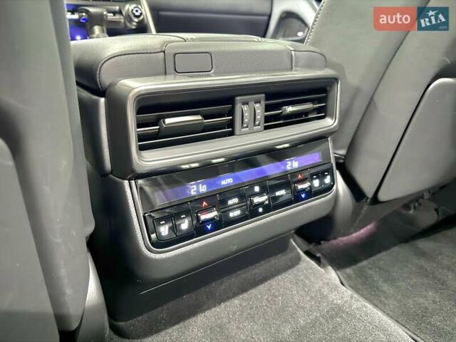 Черный Лексус ЛХ, объемом двигателя 3.35 л и пробегом 35 тыс. км за 125000 $, фото 29 на Automoto.ua