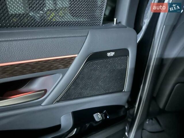 Черный Лексус ЛХ, объемом двигателя 3.45 л и пробегом 26 тыс. км за 137000 $, фото 31 на Automoto.ua