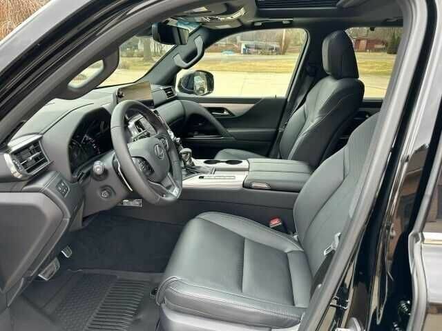 Лексус ЛХ 2024 у Львові на Automoto.ua Чорний Лексус ЛХ, об'ємом двигуна 3.5 л та пробігом 3 тис. км за 41300 $, фото 7 на Automoto.ua