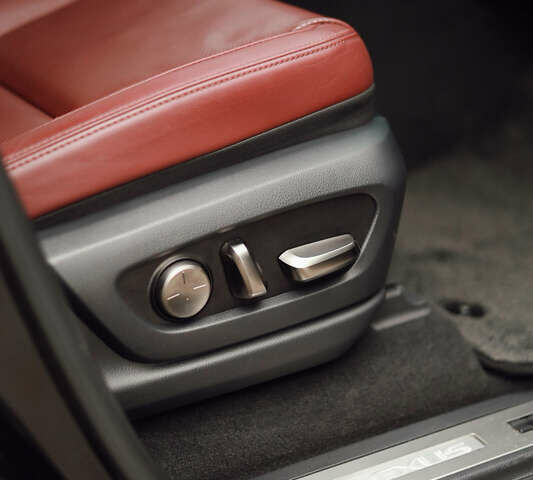 Черный Лексус ЛХ, объемом двигателя 3.35 л и пробегом 56 тыс. км за 116999 $, фото 23 на Automoto.ua