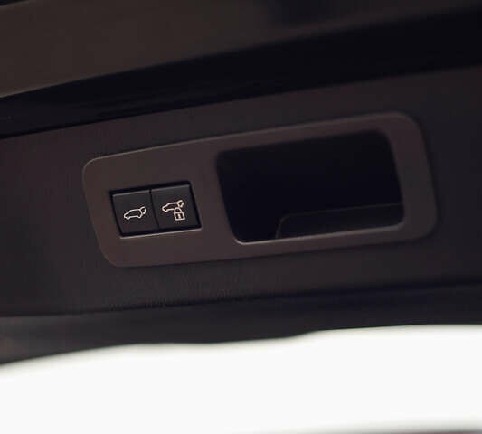 Черный Лексус ЛХ, объемом двигателя 3.35 л и пробегом 56 тыс. км за 116999 $, фото 36 на Automoto.ua