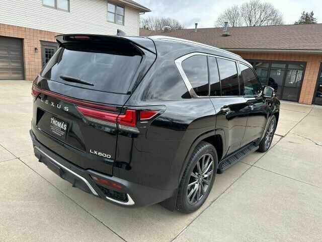 Лексус ЛХ 2024 у Львові на Automoto.ua Чорний Лексус ЛХ, об'ємом двигуна 3.5 л та пробігом 3 тис. км за 41300 $, фото 4 на Automoto.ua