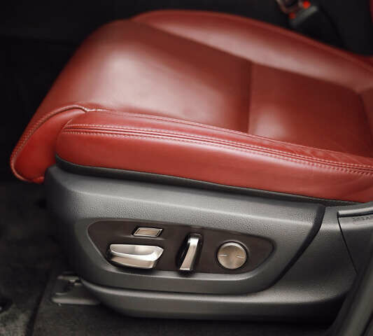 Черный Лексус ЛХ, объемом двигателя 3.35 л и пробегом 56 тыс. км за 116999 $, фото 16 на Automoto.ua