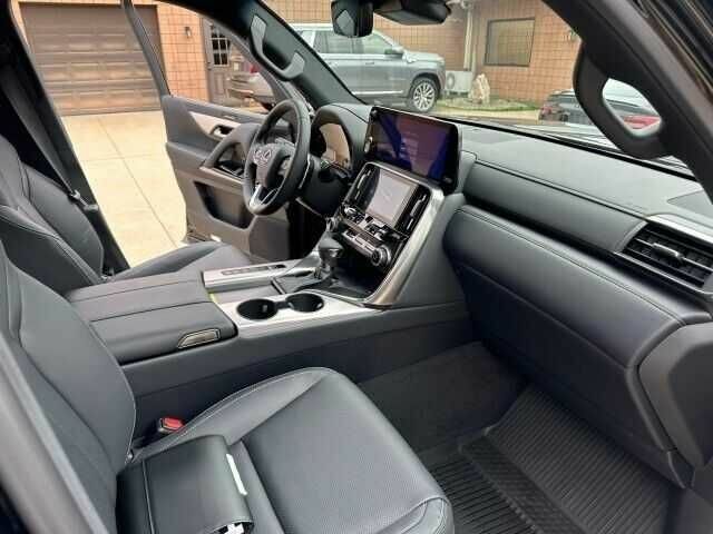 Лексус ЛХ 2024 у Львові на Automoto.ua Чорний Лексус ЛХ, об'ємом двигуна 3.5 л та пробігом 3 тис. км за 41300 $, фото 10 на Automoto.ua