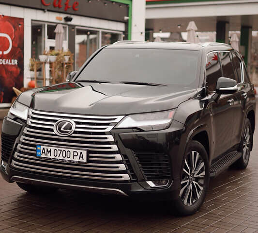 Черный Лексус ЛХ, объемом двигателя 3.35 л и пробегом 56 тыс. км за 116999 $, фото 2 на Automoto.ua