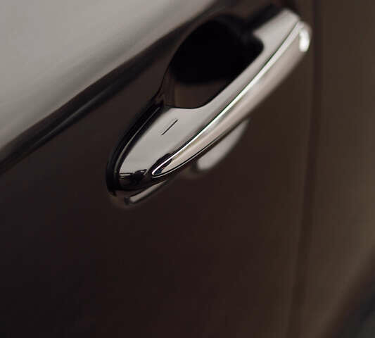 Черный Лексус ЛХ, объемом двигателя 3.35 л и пробегом 56 тыс. км за 116999 $, фото 40 на Automoto.ua