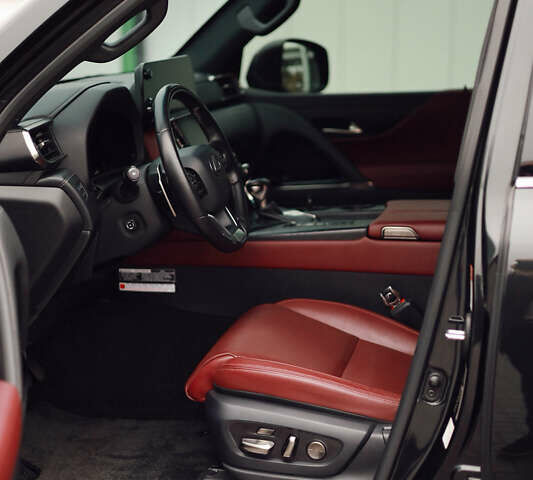 Черный Лексус ЛХ, объемом двигателя 3.35 л и пробегом 56 тыс. км за 116999 $, фото 20 на Automoto.ua