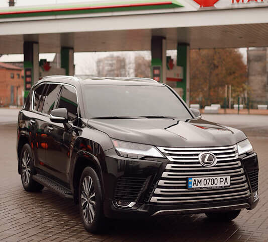 Черный Лексус ЛХ, объемом двигателя 3.35 л и пробегом 56 тыс. км за 116999 $, фото 1 на Automoto.ua