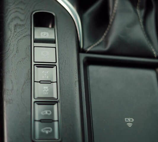 Черный Лексус ЛХ, объемом двигателя 3.35 л и пробегом 56 тыс. км за 116999 $, фото 27 на Automoto.ua