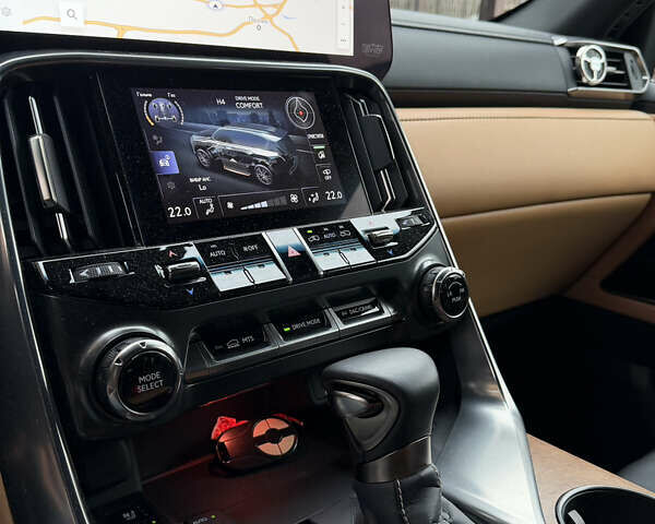 Чорний Лексус ЛХ, об'ємом двигуна 3.35 л та пробігом 8 тис. км за 135000 $, фото 6 на Automoto.ua