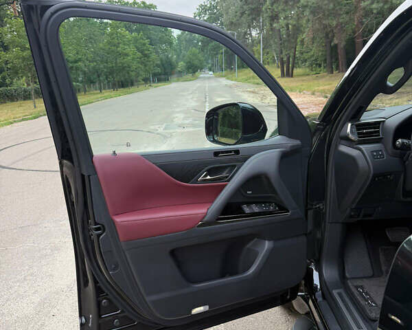 Черный Лексус ЛХ, объемом двигателя 3.35 л и пробегом 1 тыс. км за 128500 $, фото 5 на Automoto.ua