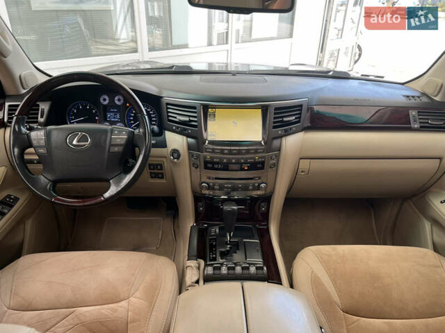 Красный Лексус ЛХ, объемом двигателя 5.66 л и пробегом 188 тыс. км за 32900 $, фото 15 на Automoto.ua