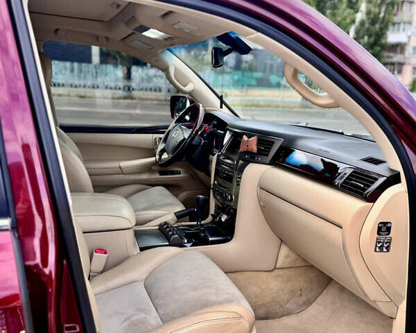 Красный Лексус ЛХ, объемом двигателя 5.66 л и пробегом 285 тыс. км за 39999 $, фото 5 на Automoto.ua