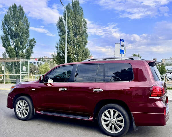 Красный Лексус ЛХ, объемом двигателя 5.66 л и пробегом 285 тыс. км за 39999 $, фото 2 на Automoto.ua