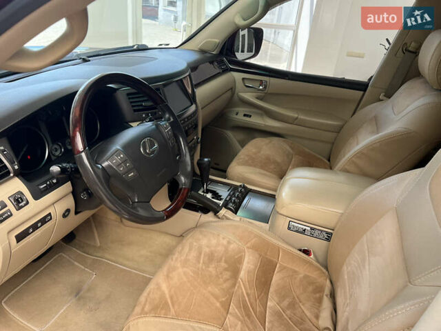 Красный Лексус ЛХ, объемом двигателя 5.66 л и пробегом 188 тыс. км за 32900 $, фото 13 на Automoto.ua