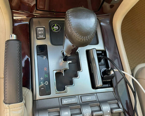 Красный Лексус ЛХ, объемом двигателя 5.66 л и пробегом 235 тыс. км за 24900 $, фото 20 на Automoto.ua