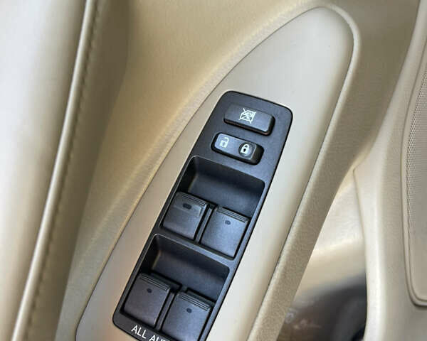 Лексус ЛХ 2011 в Львове на Automoto.ua Красный Лексус ЛХ, объемом двигателя 5.66 л и пробегом 235 тыс. км за 24900 $, фото 3 на Automoto.ua
