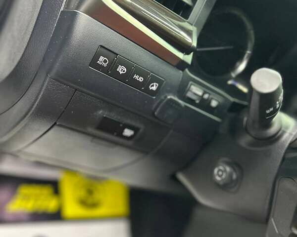 Красный Лексус ЛХ, объемом двигателя 5.7 л и пробегом 149 тыс. км за 74999 $, фото 11 на Automoto.ua