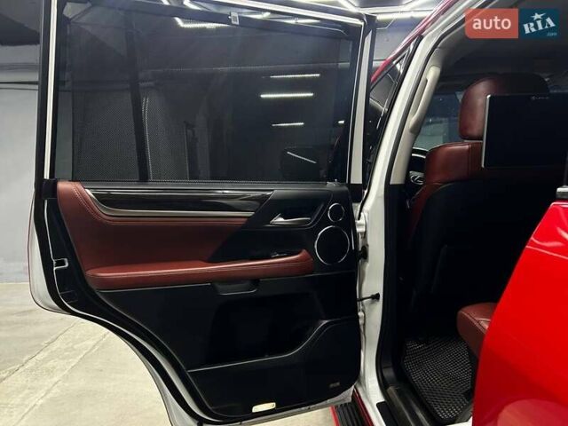 Красный Лексус ЛХ, объемом двигателя 5.7 л и пробегом 149 тыс. км за 74999 $, фото 15 на Automoto.ua