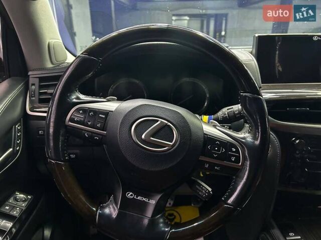 Красный Лексус ЛХ, объемом двигателя 5.7 л и пробегом 149 тыс. км за 74999 $, фото 10 на Automoto.ua