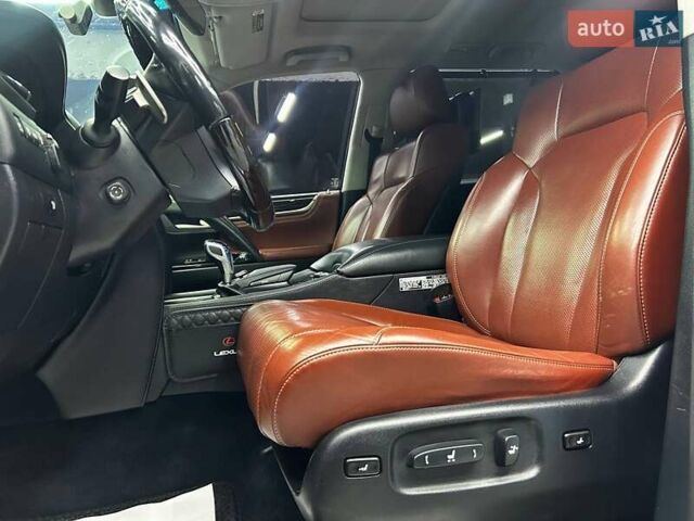 Красный Лексус ЛХ, объемом двигателя 5.7 л и пробегом 149 тыс. км за 74999 $, фото 6 на Automoto.ua