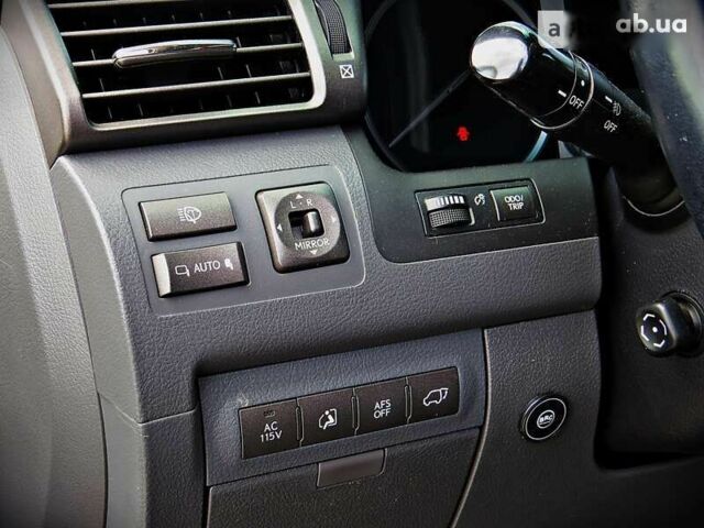 Лексус ЛХ, объемом двигателя 0 л и пробегом 262 тыс. км за 32500 $, фото 9 на Automoto.ua
