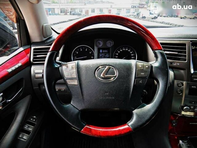 Лексус ЛХ, объемом двигателя 0 л и пробегом 262 тыс. км за 32500 $, фото 17 на Automoto.ua