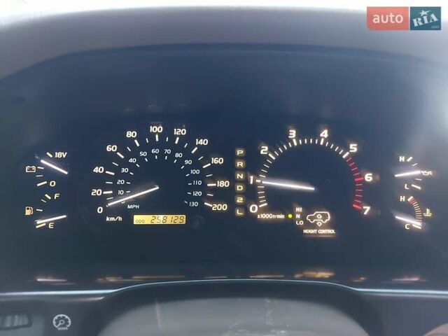Лексус ЛХ, объемом двигателя 4.66 л и пробегом 258 тыс. км за 10700 $, фото 8 на Automoto.ua