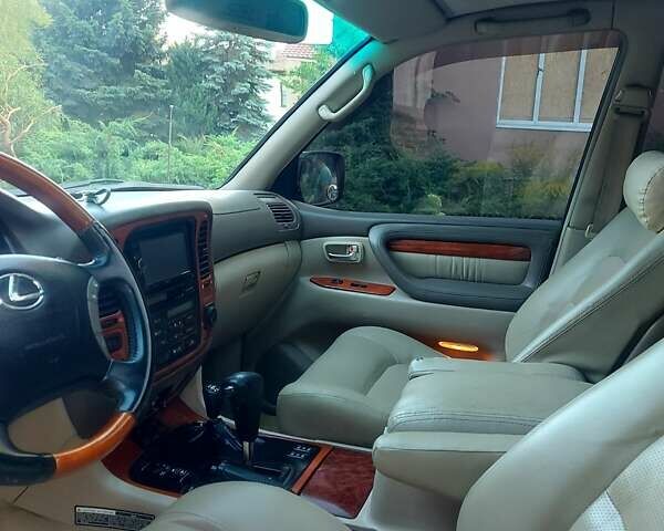 Лексус ЛХ, объемом двигателя 4.66 л и пробегом 258 тыс. км за 10700 $, фото 11 на Automoto.ua