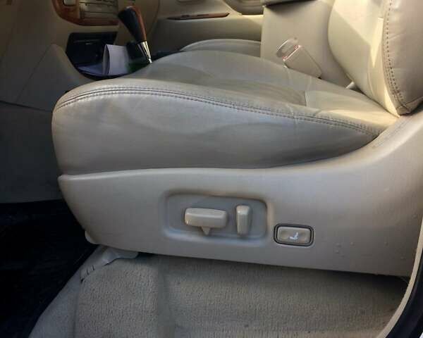 Лексус ЛХ, объемом двигателя 0 л и пробегом 286 тыс. км за 13850 $, фото 13 на Automoto.ua