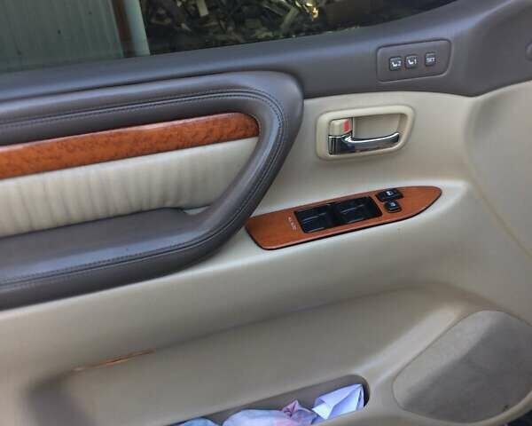 Лексус ЛХ, объемом двигателя 0 л и пробегом 286 тыс. км за 13850 $, фото 21 на Automoto.ua