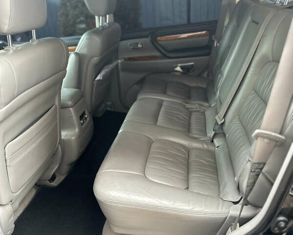 Лексус ЛХ, объемом двигателя 0 л и пробегом 310 тыс. км за 13500 $, фото 22 на Automoto.ua