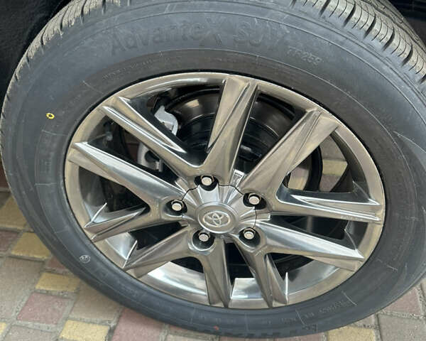 Лексус ЛХ, объемом двигателя 0 л и пробегом 310 тыс. км за 13500 $, фото 10 на Automoto.ua