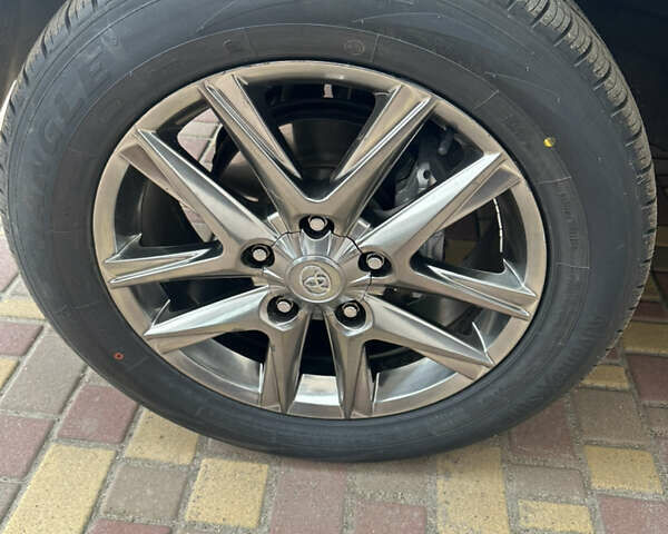 Лексус ЛХ, объемом двигателя 0 л и пробегом 310 тыс. км за 13500 $, фото 9 на Automoto.ua