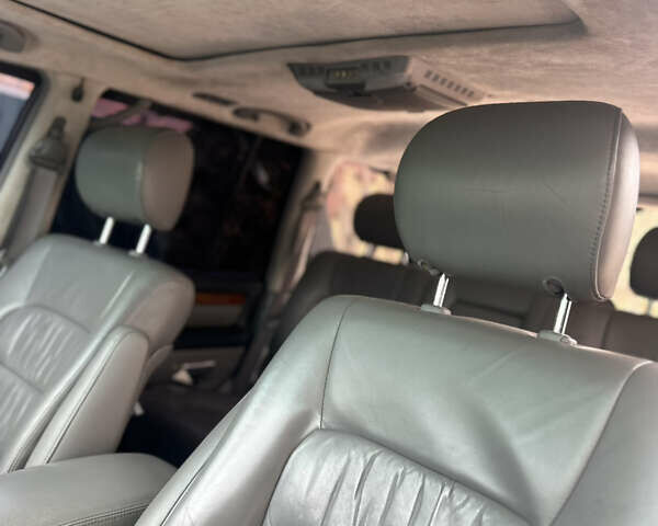 Лексус ЛХ, объемом двигателя 0 л и пробегом 310 тыс. км за 13500 $, фото 17 на Automoto.ua